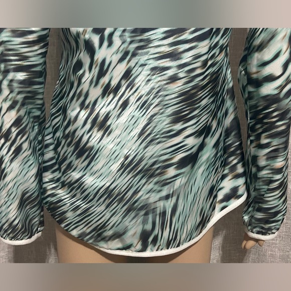 Nike Women's Tech Hyperfuse Windrunner Jacket-MEDIUM-green,black,white - Picture 6 of 12